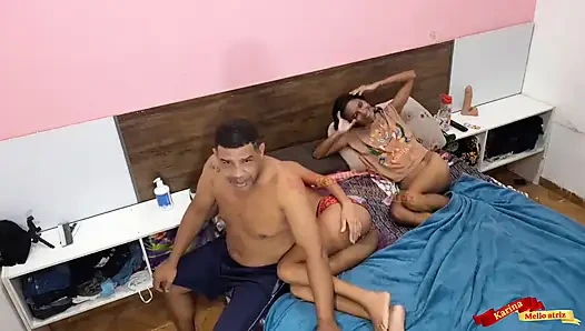 Arkadaşımı onunla seks yapmaya davet ederek kocamı şaşırttım.