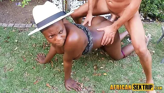Amateur kim bekommt ihre enge afrikanische muschi im freien gefickt!