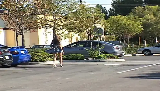 Красивое вкусное любовное окно наполнителя ждет широко раскрытого для большого шеста