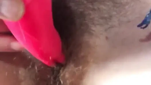 Взрывной сквиртующий оргазм в то время как фантазия о 28-м 390-фунтовом Curvyteen от Fetlife