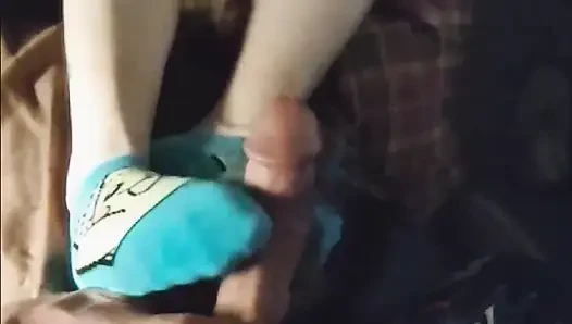 Seksi ayak bileği çorapla mastürbasyon çorap ayakla muamele ve hello kitty çoraplı elle muamele