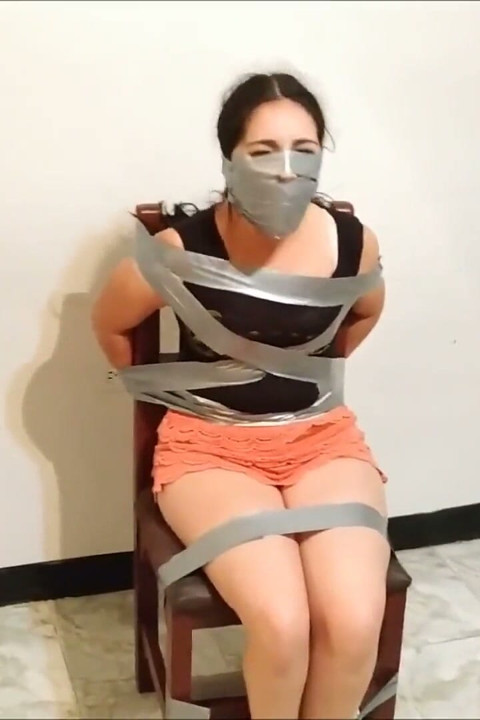 섹시한 의붓딸을 위해 OTN 몬스터 테이프 개그를 만드는 라틴계 밀프 계모!