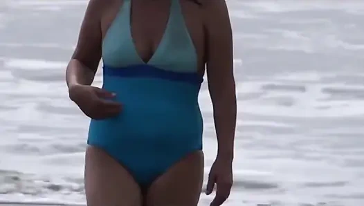 I Expose Myself on the Beach and Before Fucking a Stranger, I Urinate in Front of Him