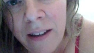 La sexy Brenda Justice chante une chanson de Britney