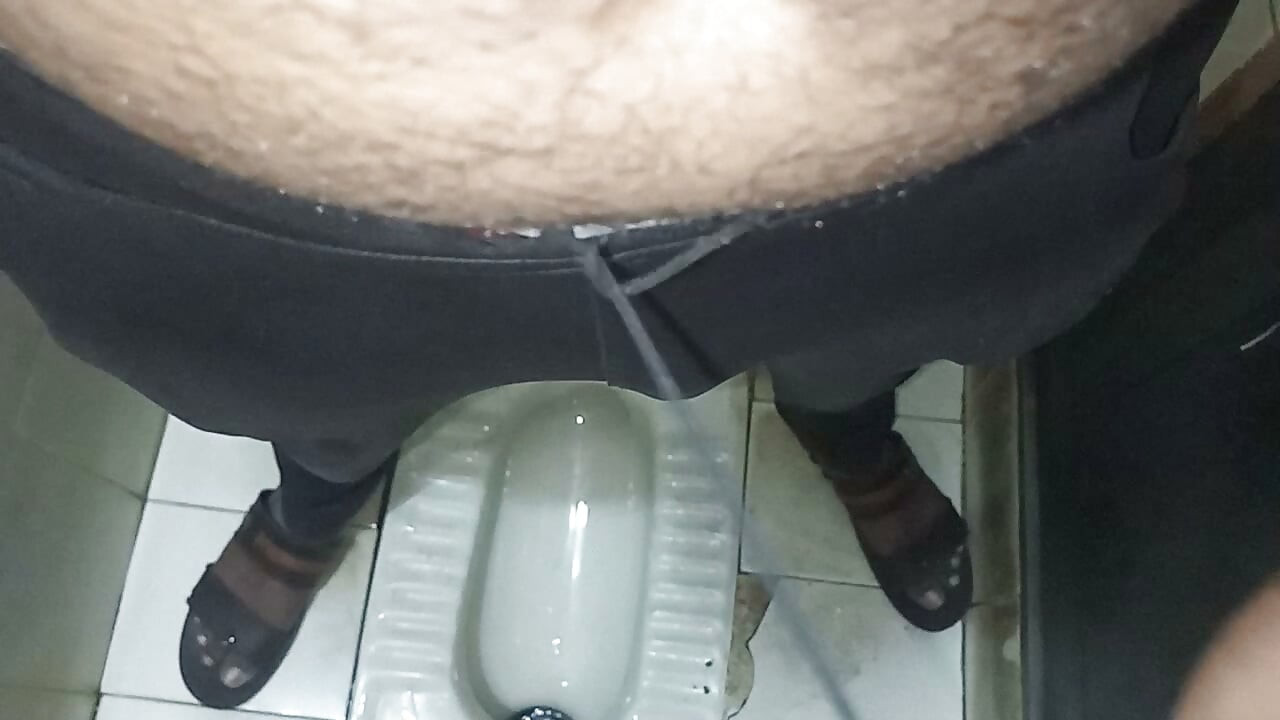 Tetka Rita siše moj indijski Desi kurac