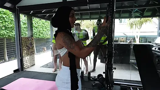 Hijabi Gangbang DP Yasminakhan Dört Canavar Penis Tarafından Penetre Edildi