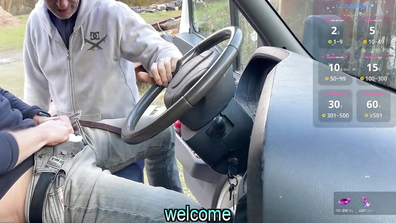 Předvádím svou velkou bouli v mém autě - nakonec mě tvrdě saje