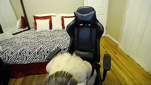 Üvey anne seni büyük zenci yarağıyla aldatıyor