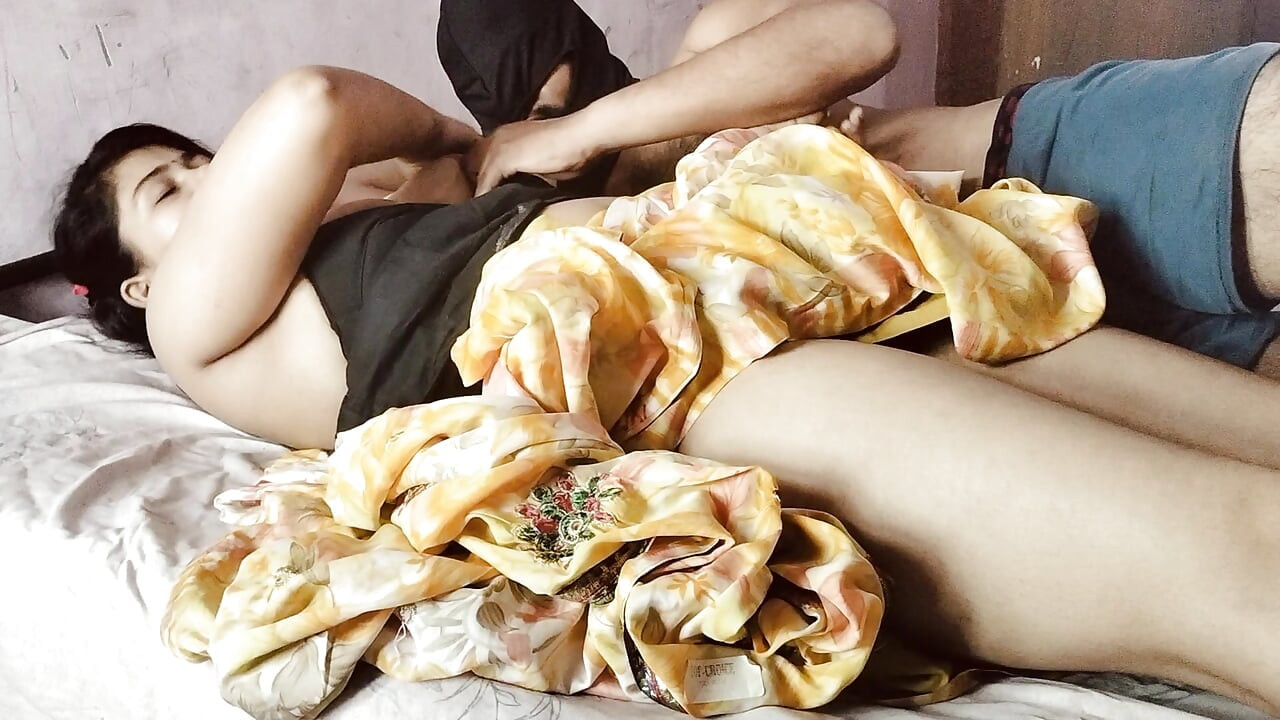 Sherni kalın bir yarak ve büyük bir döl için susuzluklarını tutamıyor