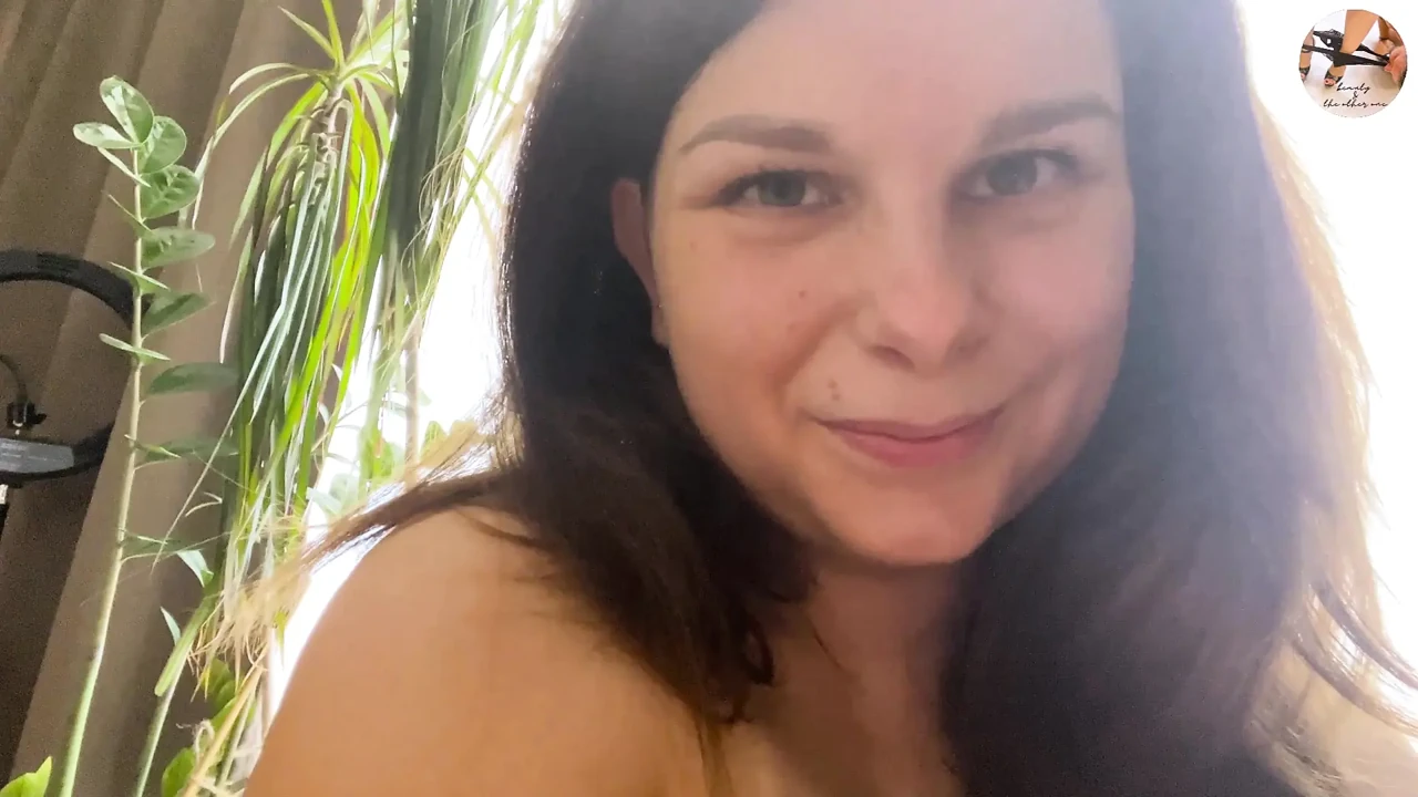 Home Alone Amateur Wife Having Fun with Her Pussy