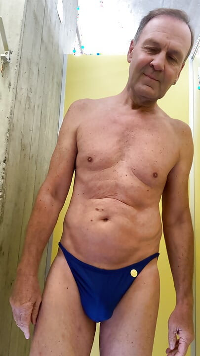 Гарячий синій купальник