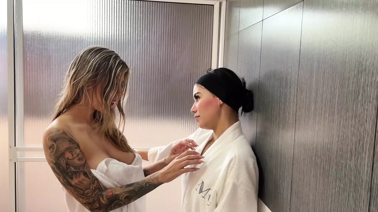 Gg Sexy Shower with My Best Friend