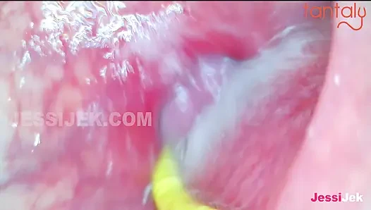 Jessie ve Tantaly bebeğiyle seks eğitimi. Götten bir endoskop içine boşalmasını gösteriyor. JessiJek
