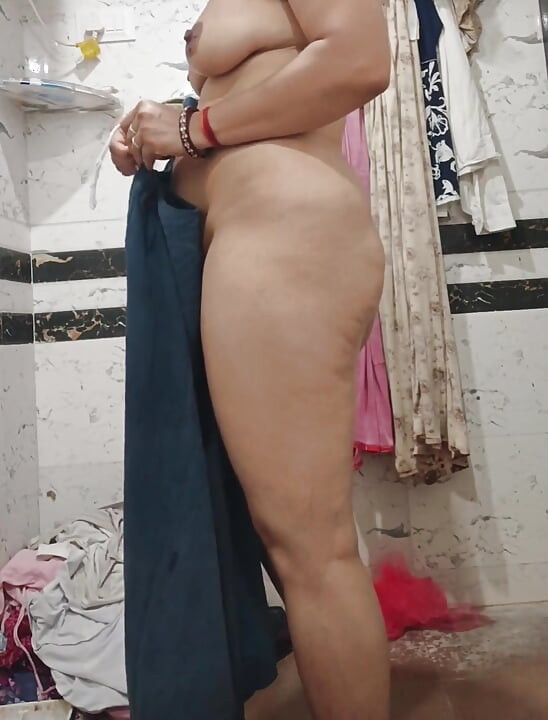 Priya bhabi video pulito del bagno