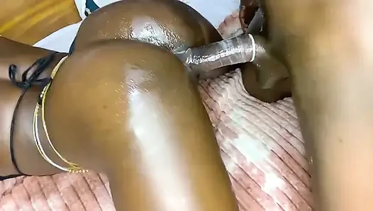 Hizmetçimin çok seksi bir vücudu var ve büyük yarağımı istiyor