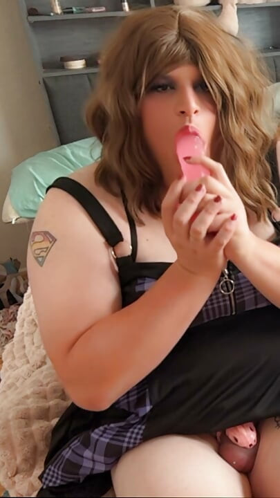 Sissy Shelby Sucks Godess's Dick!