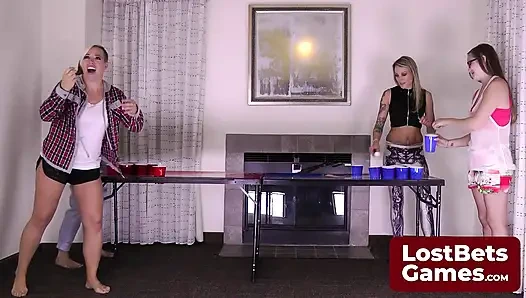 Tobi'nin ikonik dövmesi öncesinde striptiz bira pong oyunu beklentisi