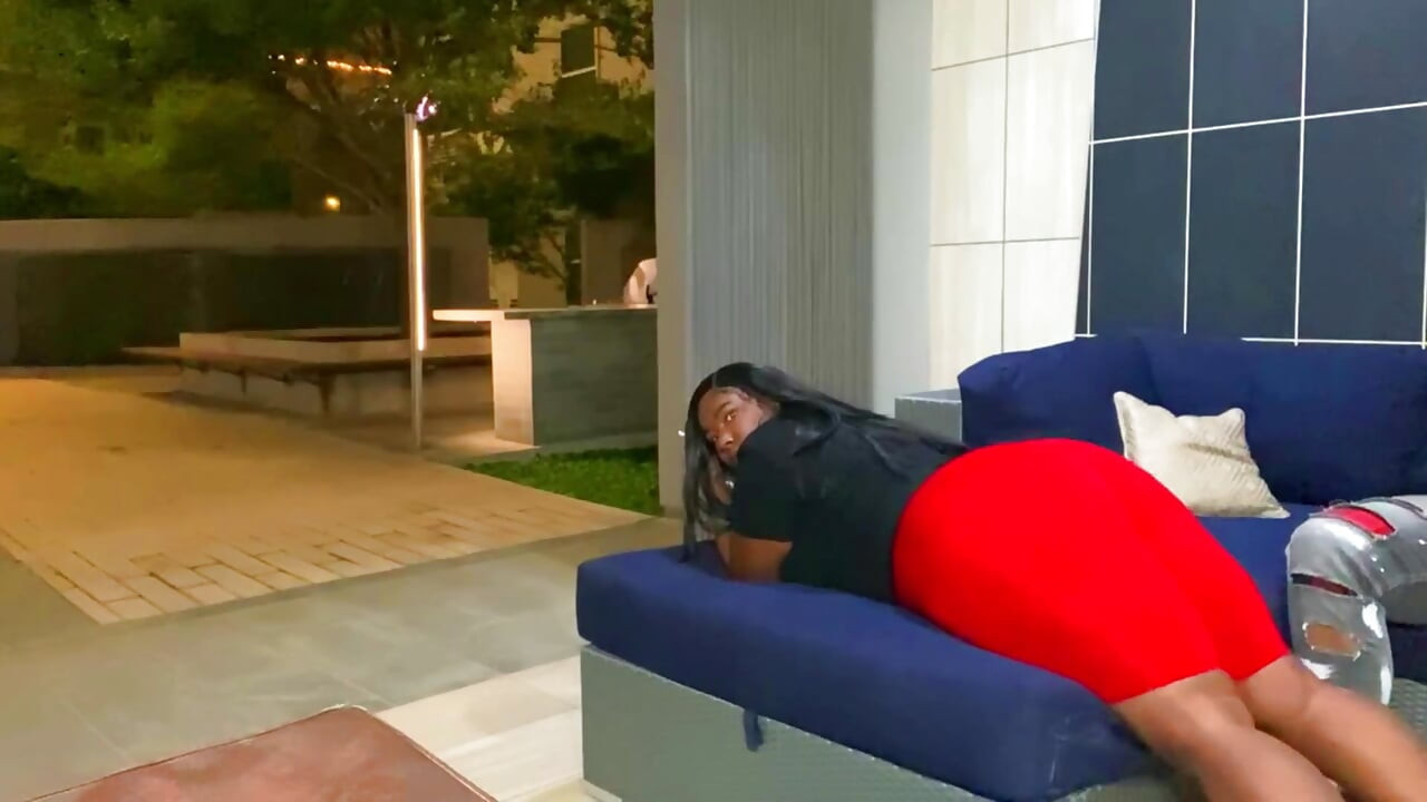 उसे इस काली गांड को चोदना पसंद है