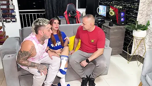 Я трахаю подругу моего пасынка Katty Blake Meanwhike он играл в игры