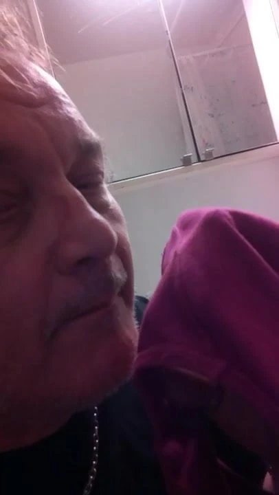Cómo tu esposo lava tu ropa