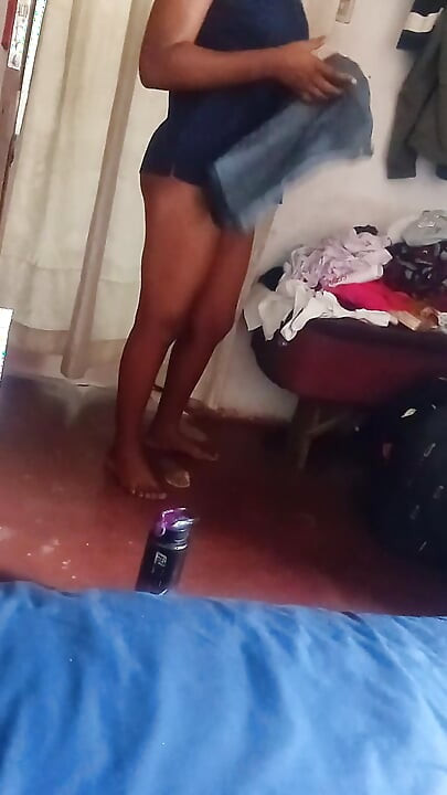 Natuurlijk Afrikaanse brunette, alles in de slaapkamer laten zien