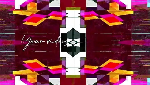 Возбужденная лесбиянка мастурбирует, смотря, как на экране поедают киску