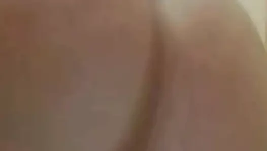 Aku memutar pantatku yang gemuk