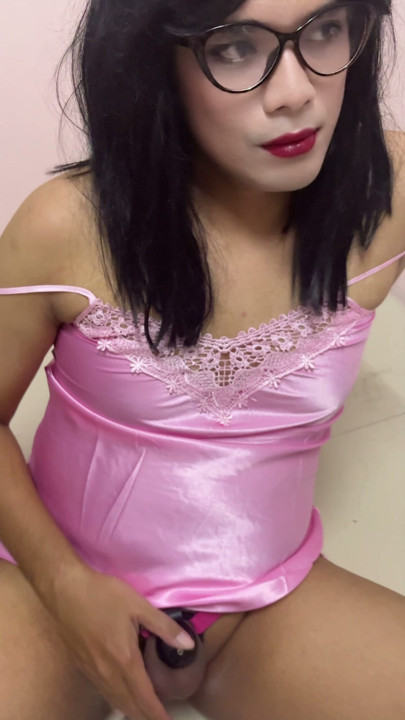 케이지 채워진 새디 오브리는 너무 꼴리네