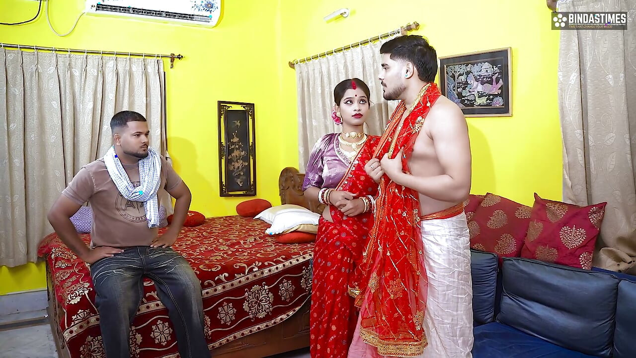 Navvivaahit desi yuva patni ki uske pati ke jeth dvara chudaee jo tin logon ki chudaee gand chudaee men badal jaati hai (hindi diyo)