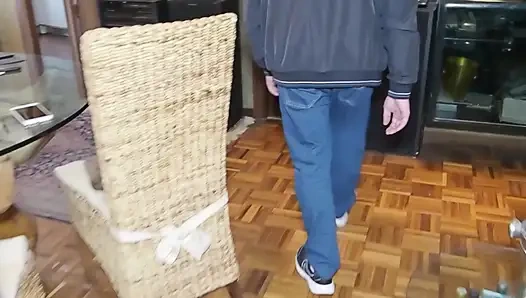 Istri bertukar pasangan amatir bertopeng nyepong kontol besar dengan penuh semangat