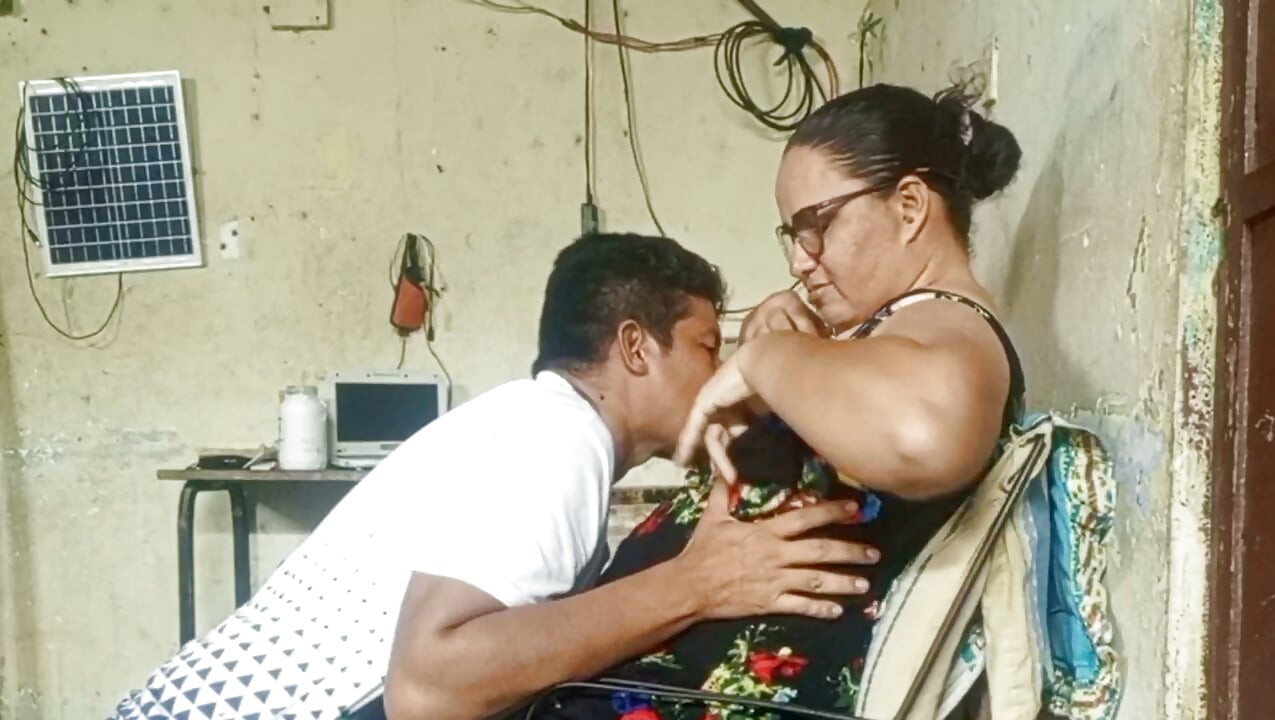 sucking a huge cock (original homemade)