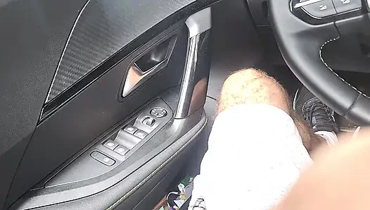 Pamer kontol ke seorang gadis di dalam mobil!