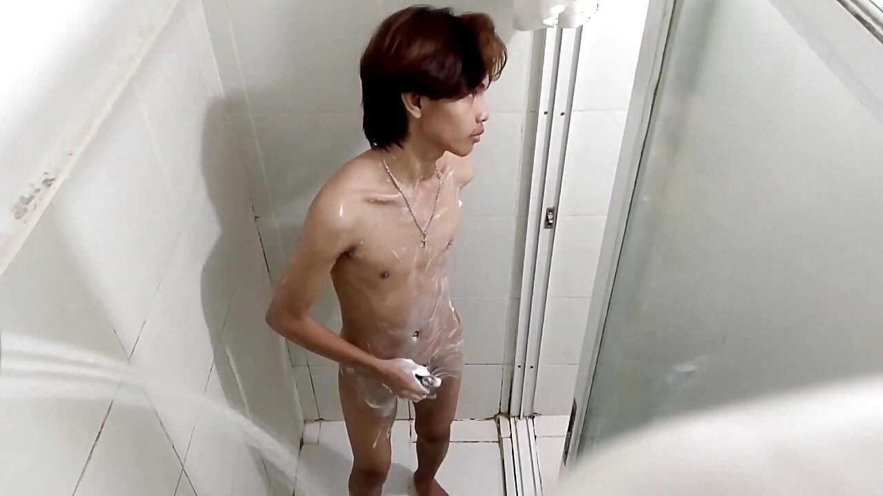 Filipino virgin Twink Hookup Turns Into Wet Shower Blowjob full video on fabhouse