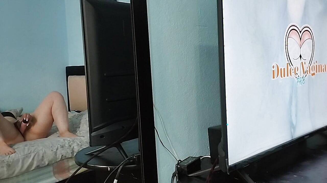 Dulcevaginaspro - I recorded her from the mirror and didn't notice while touching herself