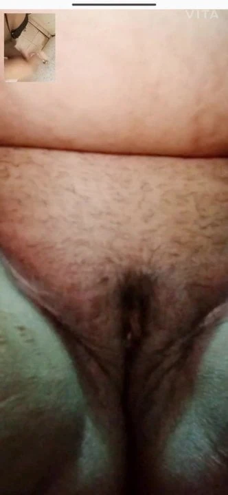 Peituda desi tia se divertindo com o namorado na webcam