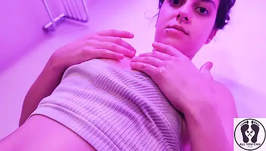 ADEGAN MANDI PENUH FETISH TUBUH BERLUMUR SUSU WAM MENUANGKAN KE ATASKU