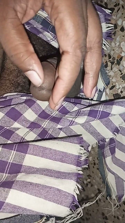 Ragni rani całuje się w domowej łazience i rżnie | Klip 2