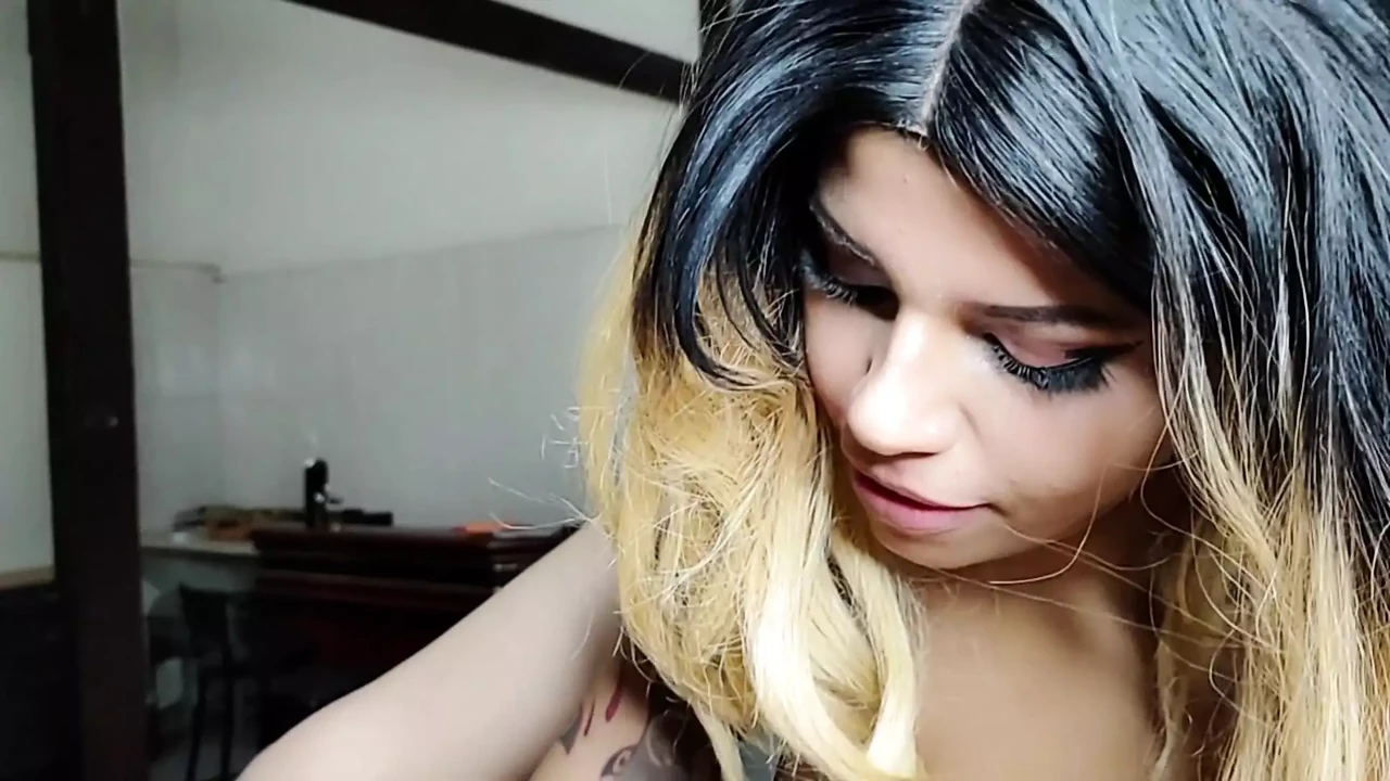 Gabriella Gushi shoves her whole hand in Lettywild's pussy!