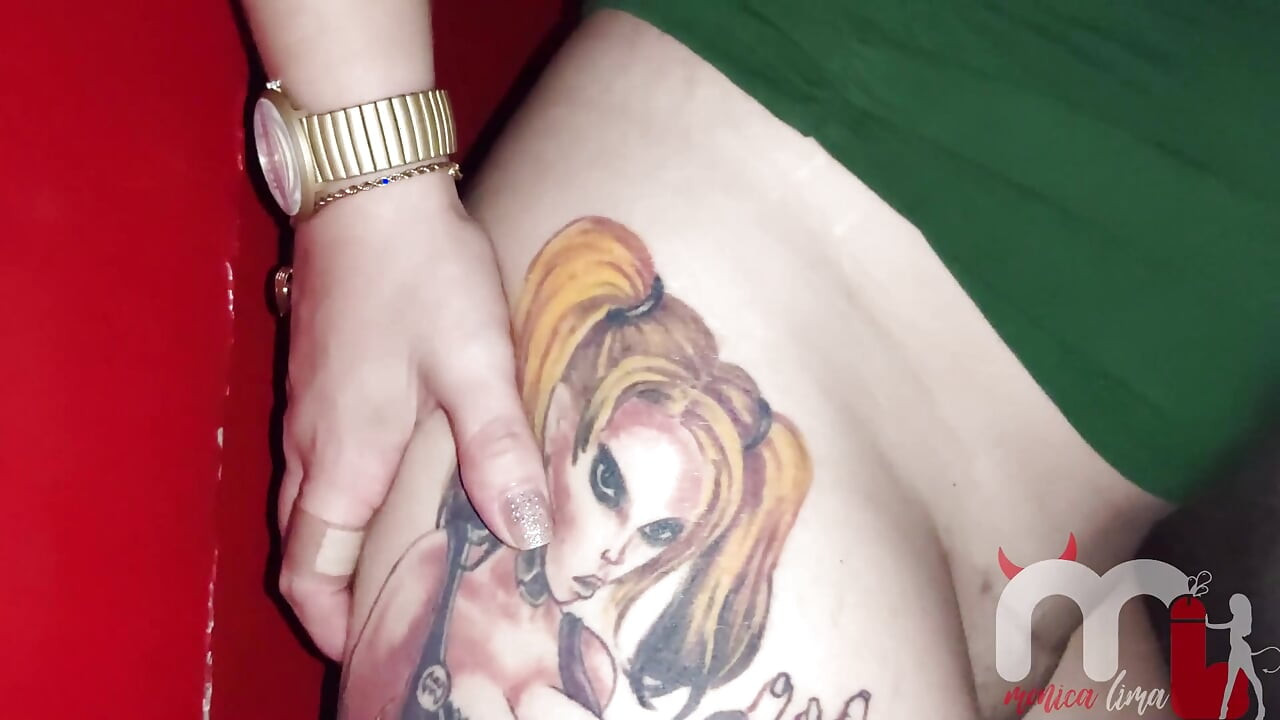 Moglie scopata da sconosciuti al gloryhole