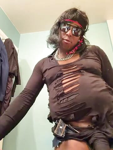 Is londonfrotadejr turning transgender?
