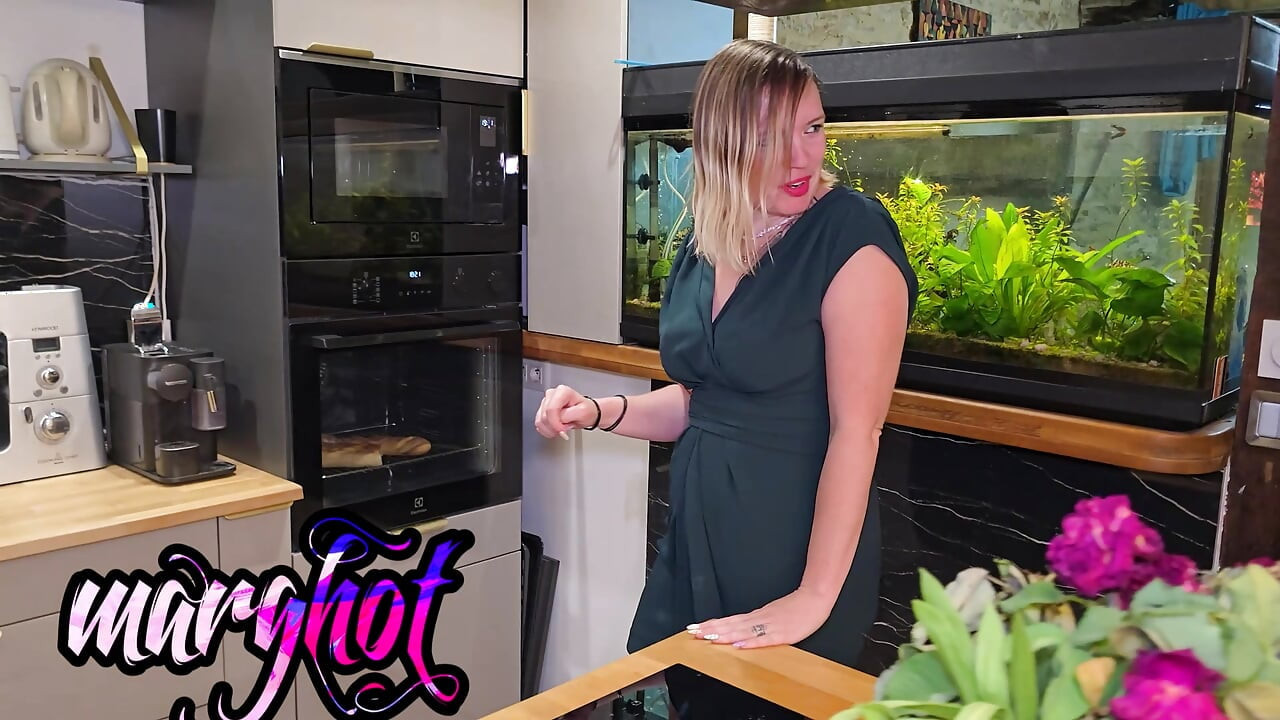 मेरा प्रेमी मुझे बिना कंडोम के चोदता है मेरी नई रसोई में अल्ट्रा हार्ड और इंटेंस