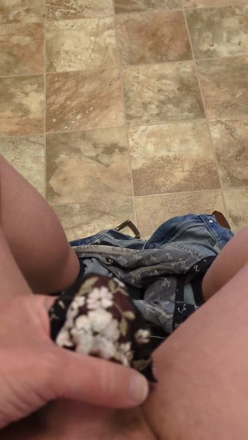 Cumming in my girlfriend's panties