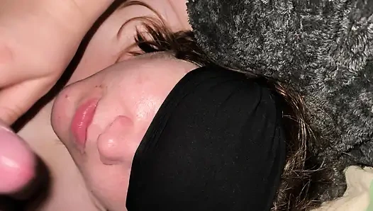 İri güzel kadın ağzından sikilmeyi seviyor