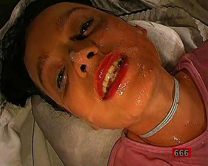 Pis pijpbeurtliefhebbers in gangbang slikken ggg John Thompson