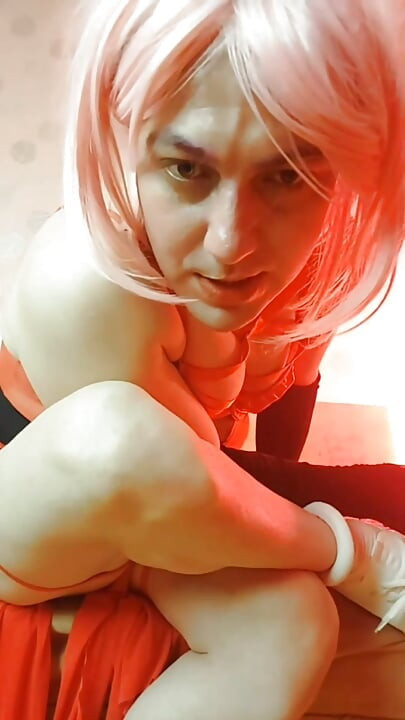 Den sexigaste striptease-klänningen för femboys
