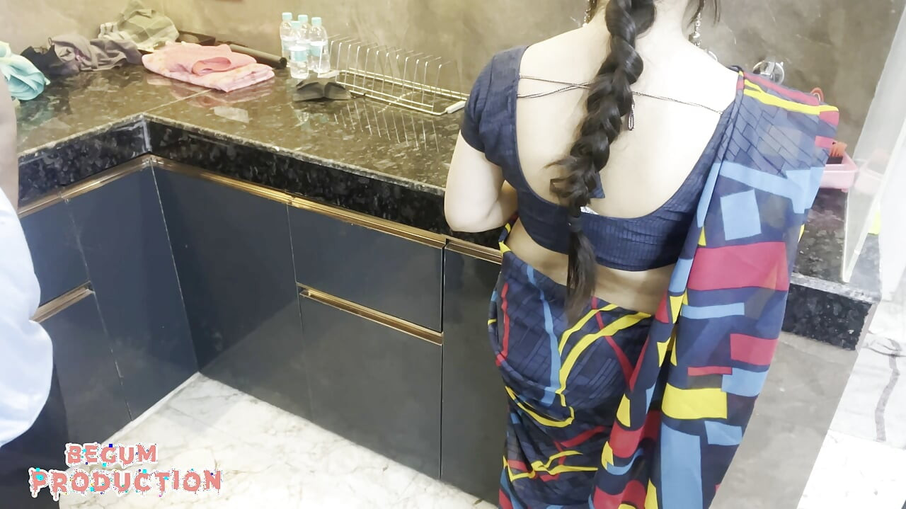 Maalik Ne Kaha Alisha Se Chai Nai to Dhoodh Pila De Apna