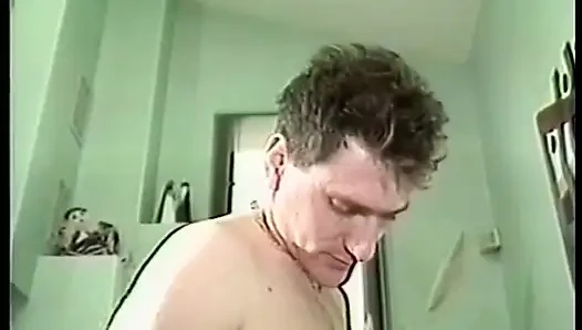 Azgın kaltak iki eşcinsel arkadaşından tatmin oluyor