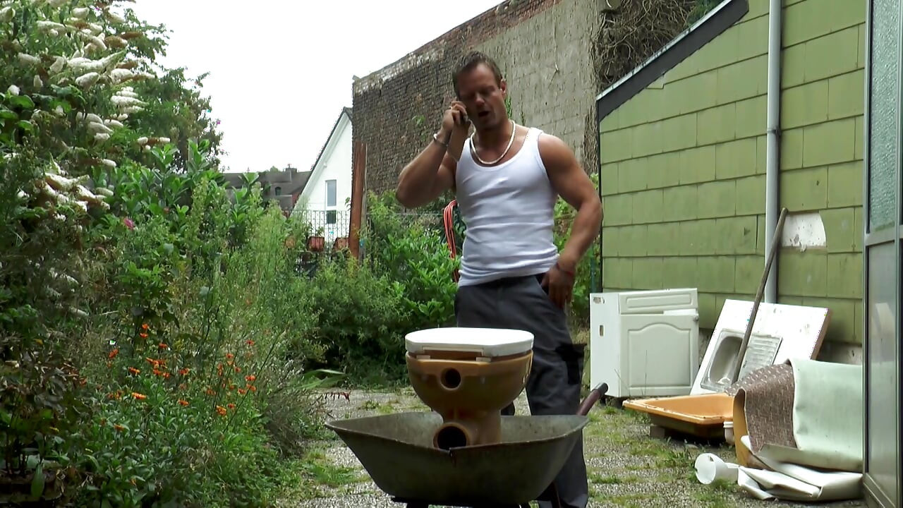 Dobrze wyglądający MILF lubi się ostro pieprzyć ze swoim skurwielem