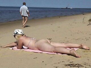 Conocido de una milf - mamada en la playa