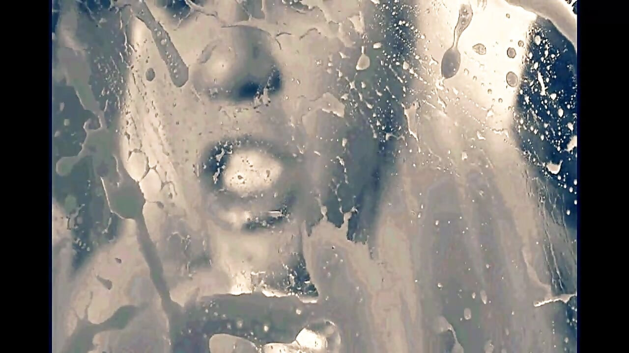 İyi sürtük arkadan büyük yarak alıyor!